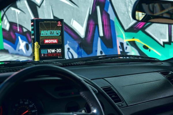 Motul Classic Nineties - 10W30 Semi Synthetic - 2L - Image 4