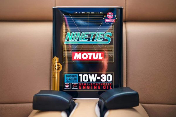 Motul Classic Nineties - 10W30 Semi Synthetic - 2L - Image 3